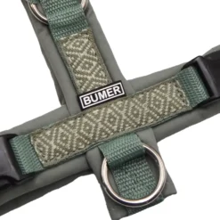 BUMER1000 BOHO Hundegeschirr, gepolstert ohne geteilten Bruststeg, Größe XS, Gurtband Salbei, Softshell GRAUTÖNE (LG-4665), Ringe silberfarbig (Edelstahl), Schnallen DURAFLEX®