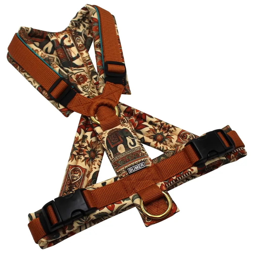 BUMER Hundegeschirr, gepolstert mit geteiltem Bruststeg, Größe M, Gurtband Hellbraun, Softshell Desi Dreams, Ringe goldfarbig, Schnallen schwarz, Applikation