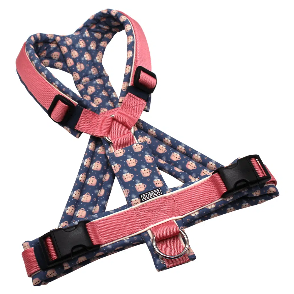 BUMER Hundegeschirr, gepolstert mit geteiltem Bruststeg, Größe M, Gurtband PREMIUM Perlmutt Rosa, Softshell Hot Cocoa & Paw Prints, Ringe silberfarbig (Edelstahl), Schnallen schwarz (DURAFLEX®), Paspel, Applikation