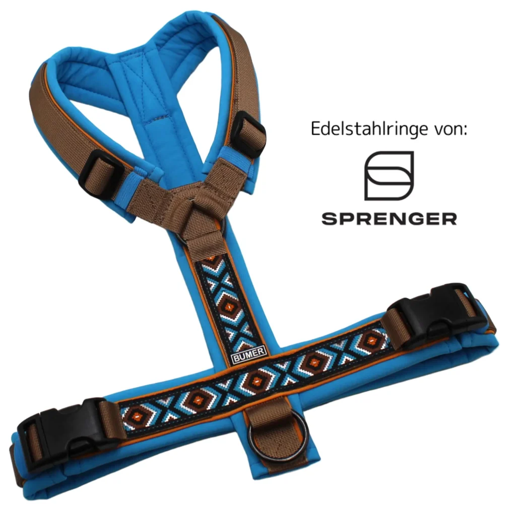 BUMER BOHO Hundegeschirr, Größe M/L, Gurtband PREMIUM Caramel Rust, Softshell Himmelblau, Ringe schwarz (Edelstahl), Schnallen schwarz (DURAFLEX®), Paspel Zimt Orange (komplett)