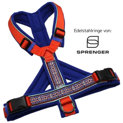 BUMER BOHO Hundegeschirr, Größe M/L, Gurtband: PREMIUM Scarlett Essence, Softshell: Royal, Ringe: schwarz (Edelstahl), Schnallen: schwarz (DURAFLEX®), Paspel: Jadenluft (komplett), Bruststeg: geteilt, flach