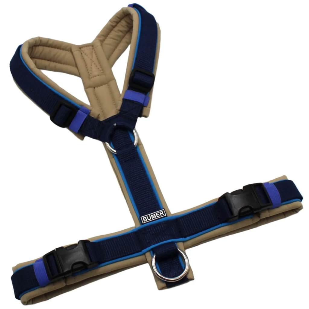 BUMER Hundegeschirr, Größe S/M, Gurtband Navy, Softshell Sandgreige, Ringe silberfarbig (Edelstahl), Schnallen schwarz (DURAFLEX®), Paspel Eisvogelblau (komplett)