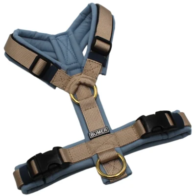 BUMER Hundegeschirr, gepolstert, Größe XS, Gurtband: PREMIUM Soft Beige, Softshell: Nebelblau, Ringe: goldfarbig, Schnallen: schwarz (DURAFLEX®), Paspel: navy