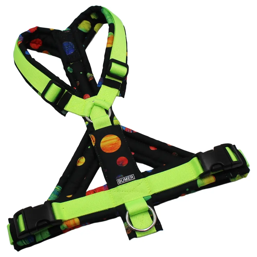 BUMER Hundegeschirr, Größe M/L, Gurtband PREMIUM Neongrün, OXFORD Bunte Planeten, Ringe silberfarbig (Edelstahl), Schnallen schwarz (DURAFLEX®), Applikation, Bruststeg geteilt, flach
