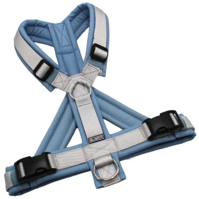 BUMER Hundegeschirr, Softshell: Nebelblau gepolstert mit geteiltem Bruststeg, Größe M, Gurtband: PREMIUM Muschelgrau, Ringe: silberfarbig (Edelstahl), Schnallen: schwarz ( DURAFLEX®)